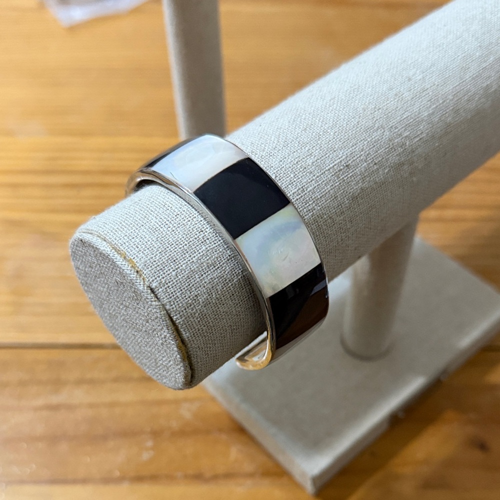 Mother of Pearl and Onyx cuff bracelet, 7 inch